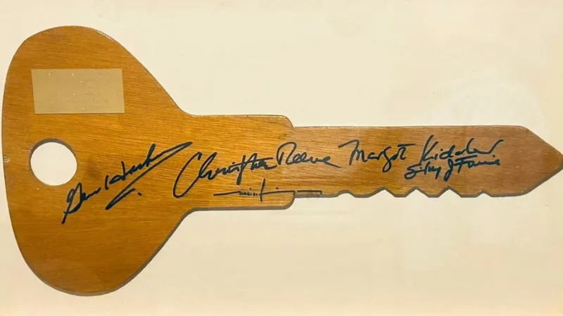 Wooden commemorative key signed by Christopher Reeve, Gene Hackman and Margot Kidder